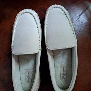New Women's My Pillow My Slippers Leather Moccasins, size 11